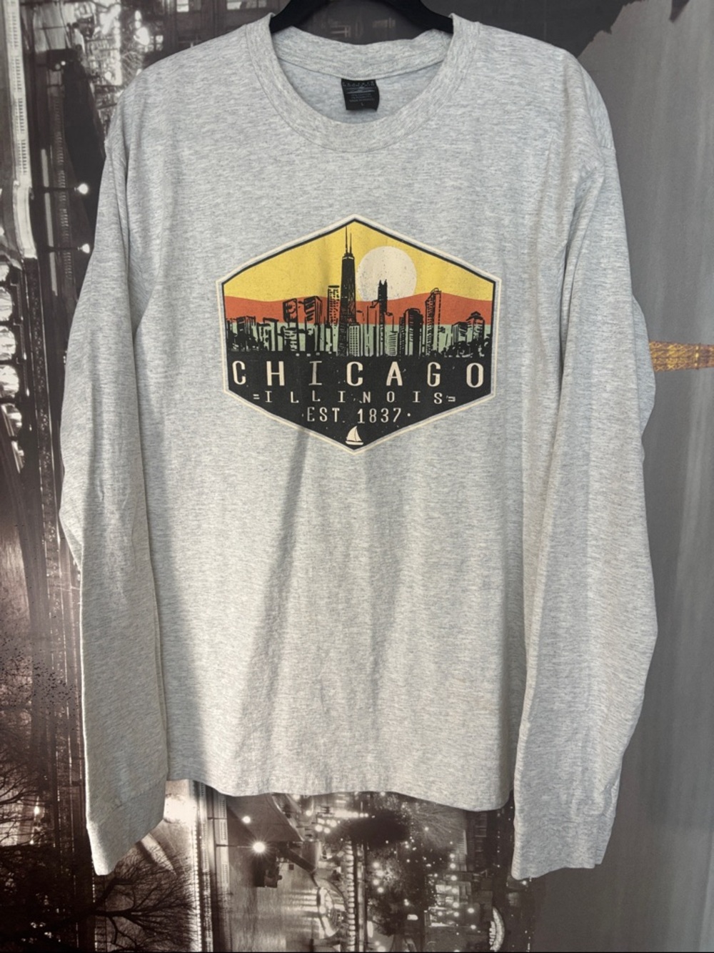 Chicago Graphic Long-Sleeve Tee - Light Gray